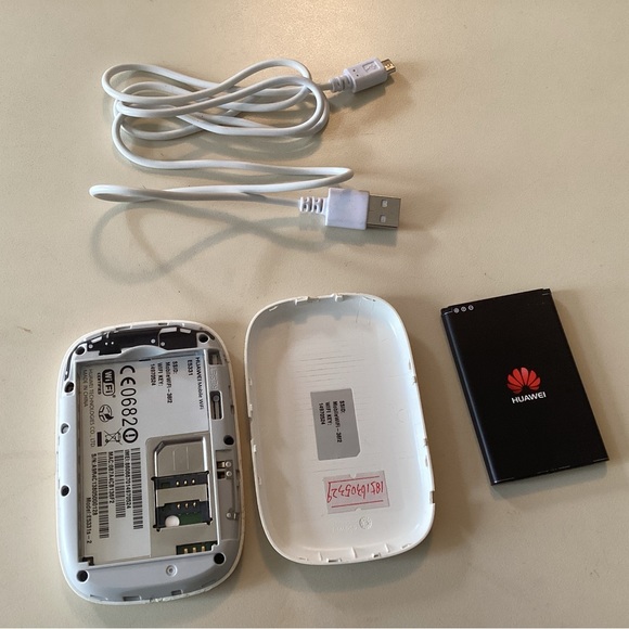 HUAWEI - E5331 3G 21Mbps HSPA+ wifi Wireless Modem Mobile Hotspot Router - Picture 2 of 3